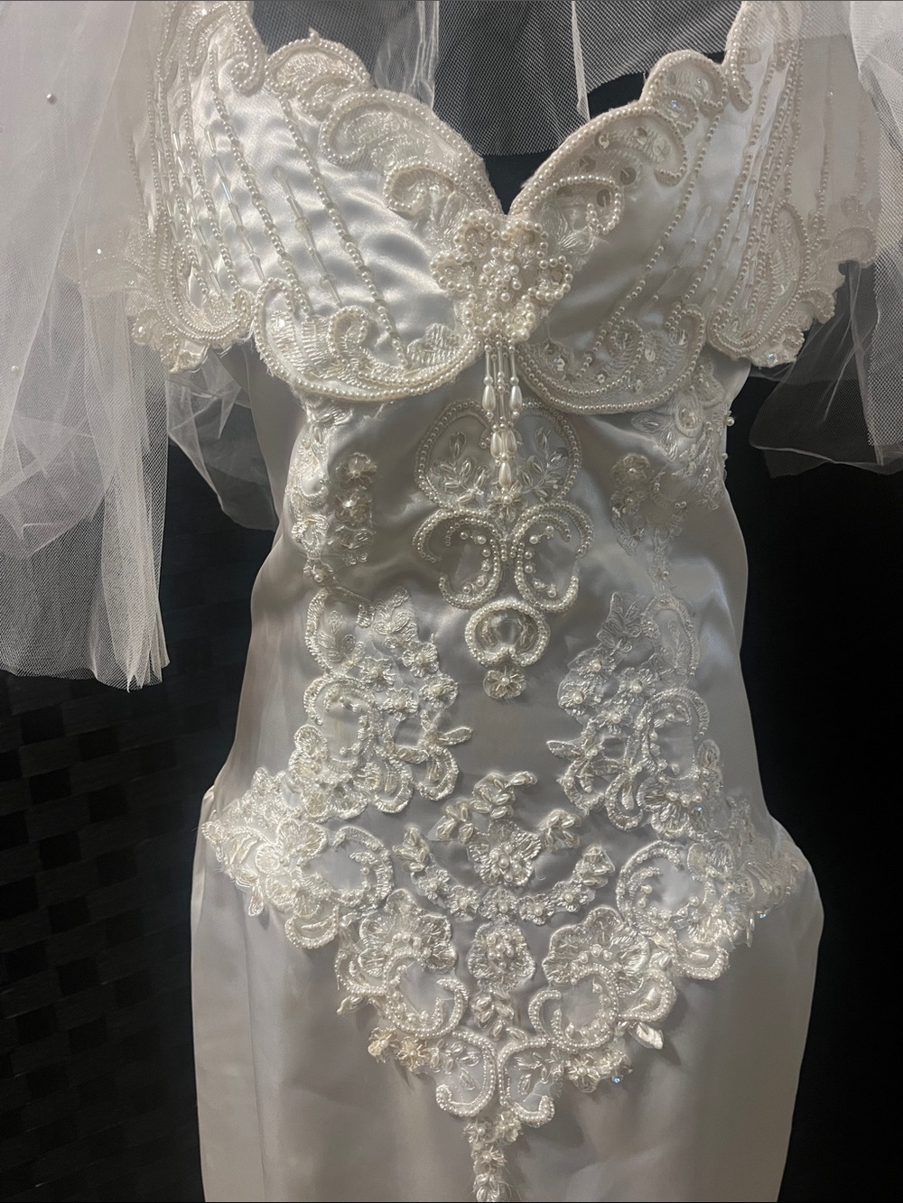 Vintage Ivory  Satin Off-Shoulder Bridal Gown with Lace Applique - Picture 3 of 7